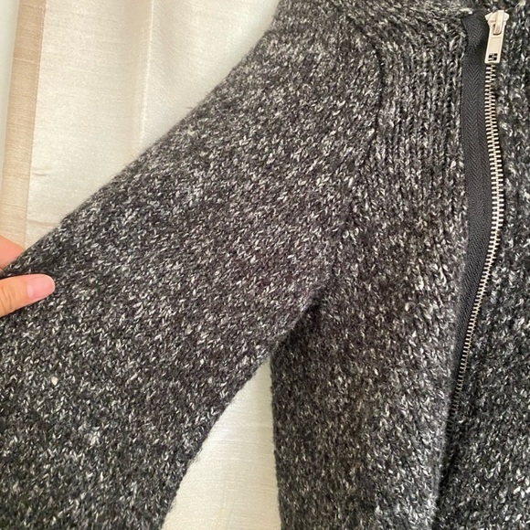 H&M sweater - Picture 2 of 15